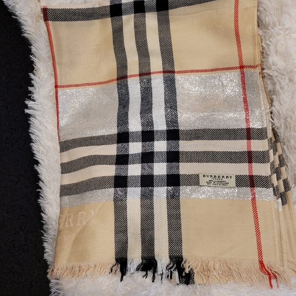 COPY brand new Burberry scarf, measures 27 x 72 - Picture 3 of 6